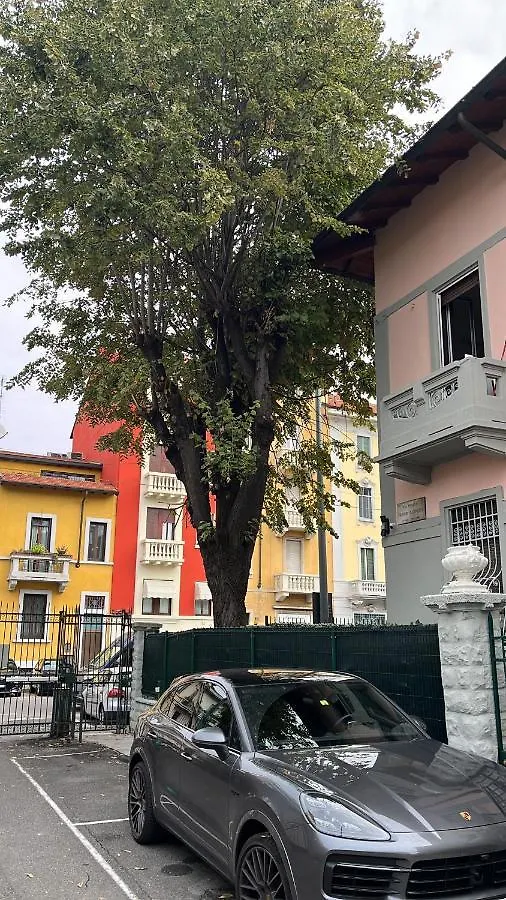 Fiera Milano-City Life Free Parking Villa Anglia' S Bridge 0*, Милан
