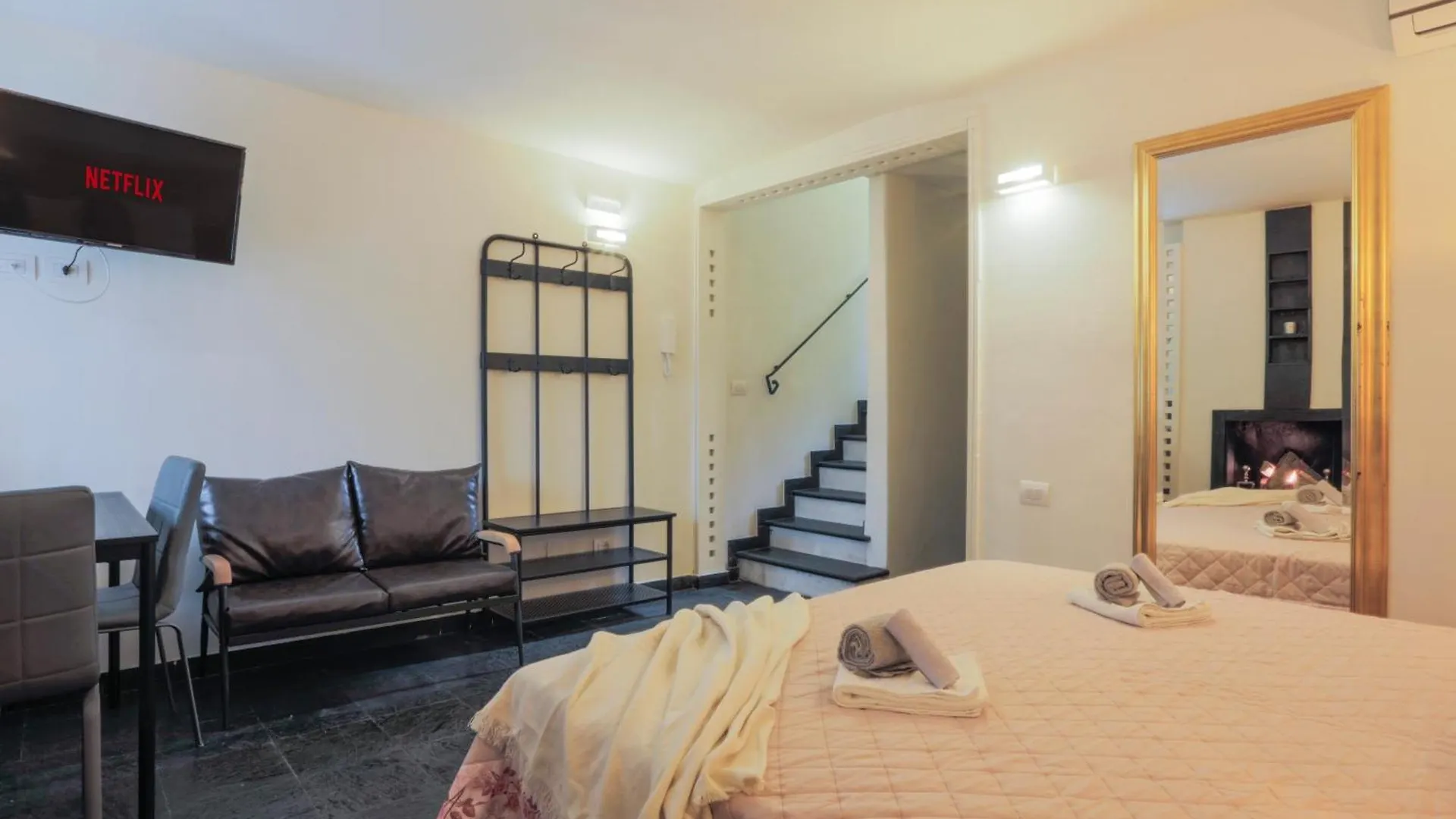 Fiera Milano-City Life Free Parking Villa Anglia' S Bridge 0*, Милан