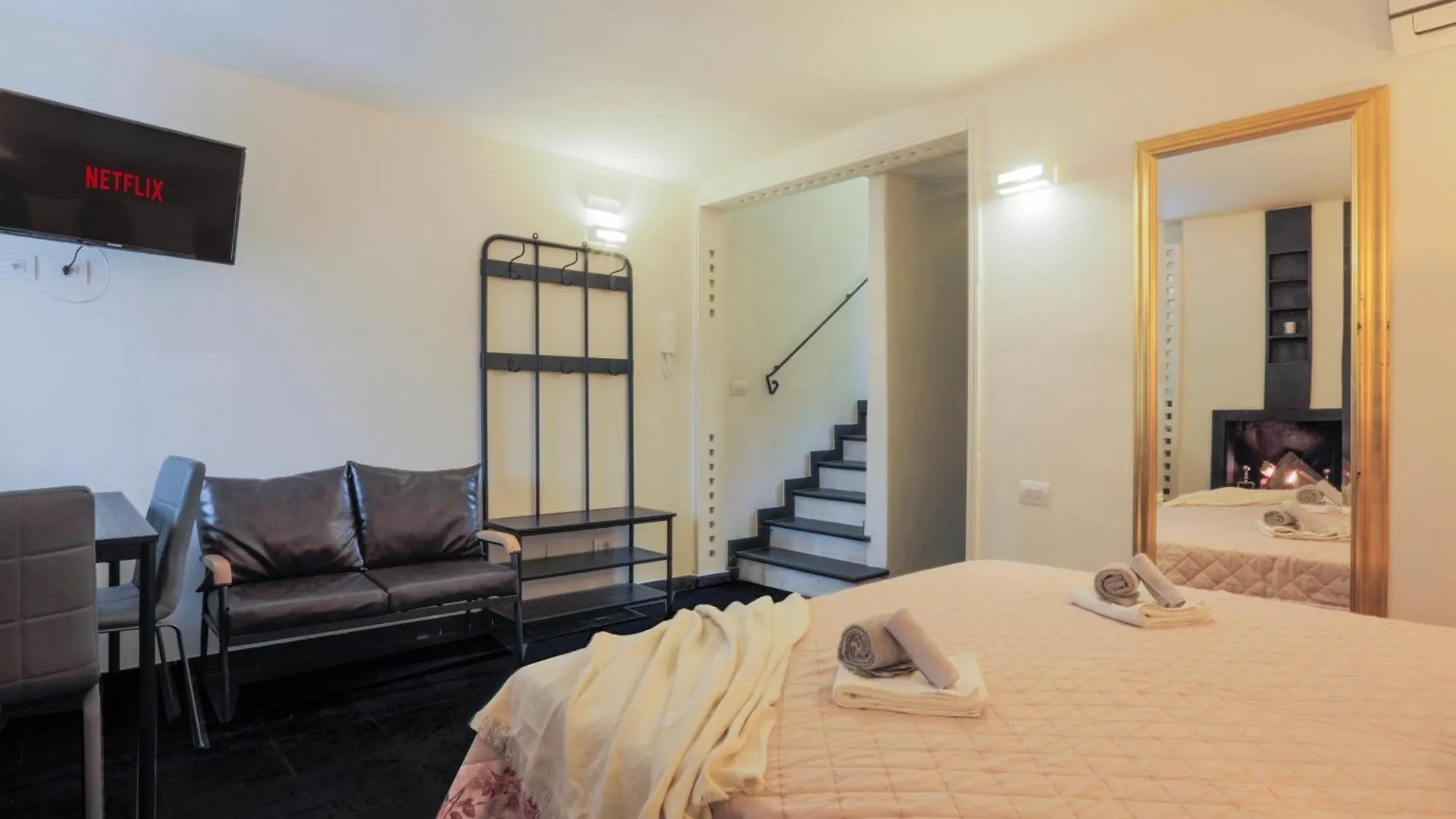 Fiera Milano-City Life Free Parking Villa Anglia' S Bridge Aparthotel Milan